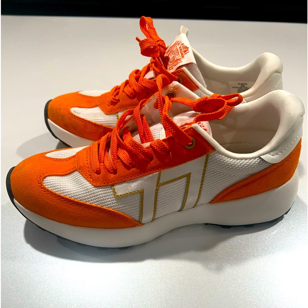 LE TIGRE tennis shoes
